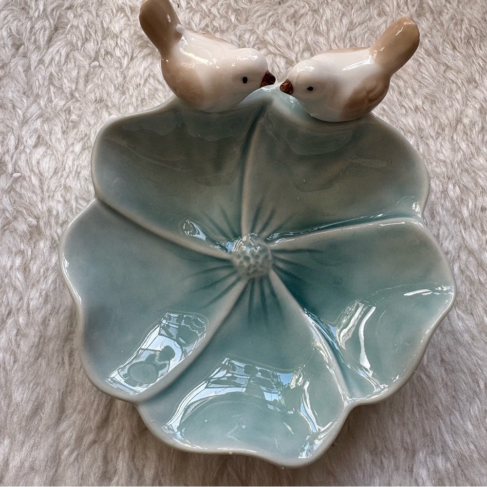 Ceramic soap dish